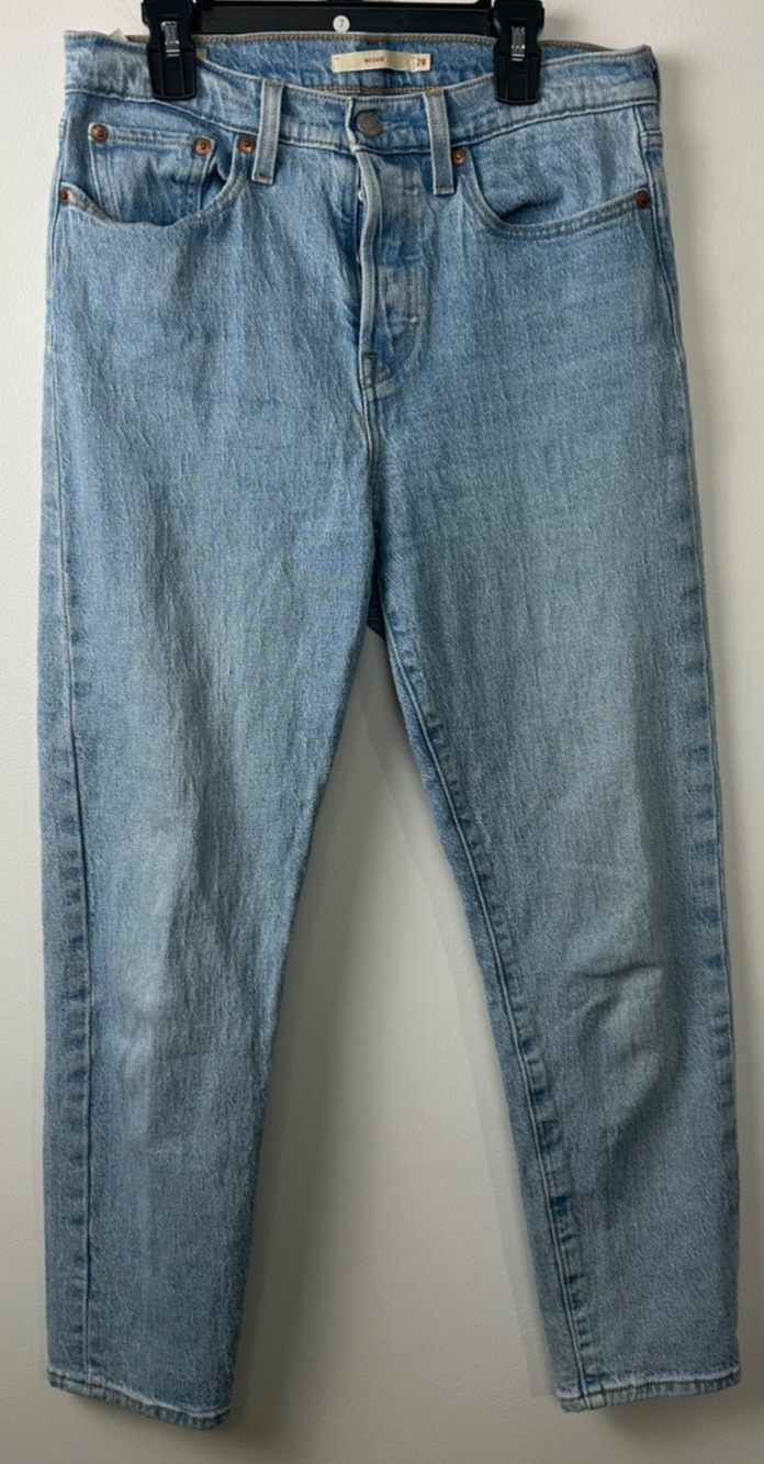Levi's Premium Wedgie Straight Jeans, Women’s 28 Stretch, Light Wash Denim D31